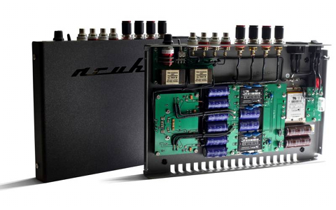 Acuhorn added media streamer R2R and class D power amp Rate to their product range.