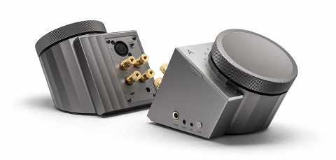 ACRO L1000: Astel&Kern's desktop headphone amplifier.