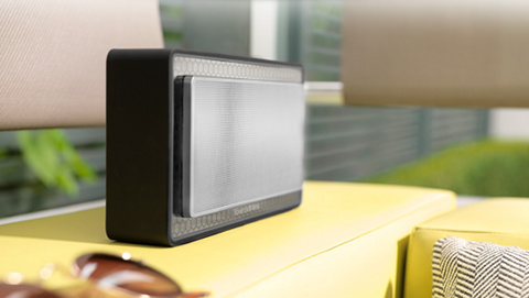 Small speaker, big sound: Bowers&Wilkins introduced the T7 portable loudspeaker.
