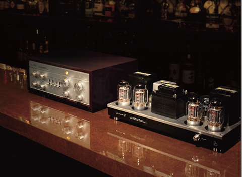Luxman unveiled the CL-38u SE and MQ-88u SE, a limited, 100-set production of their iconic preamplifier/power amplifier pair.