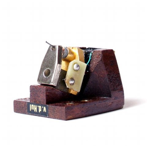 Van den Hul released new Stradivarius edition of Crimson phono cartridge.