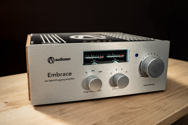 Embrace – Hybrid Hugging amplifier from Audiozen.