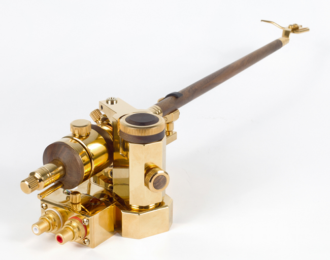 Auris Audio announced tonearm and turntable.