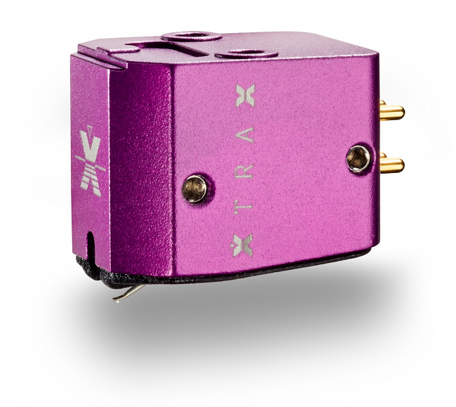 Vertere introduced the XtraX and Dark Sabre phono cartridges.