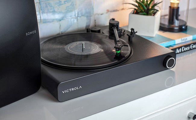 Victrola unveiled the Stream Onyx, expanding their Sonos-certified turntable lineup.