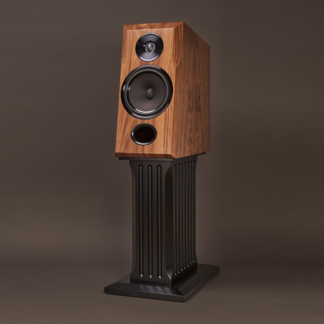 Xavian unveiled the Medea stand-mounted loudspeaker.